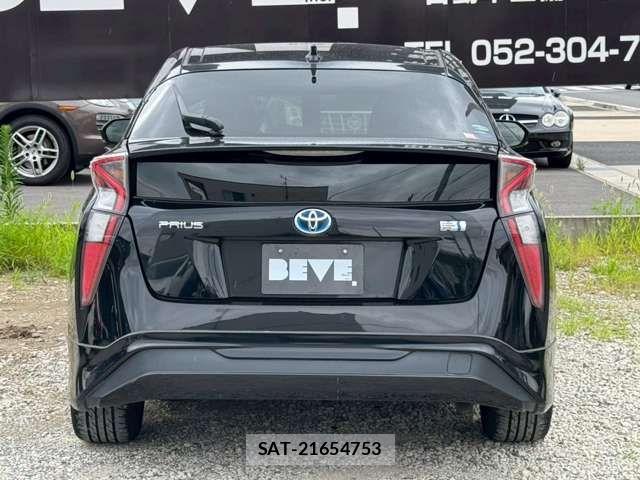 Toyota PRIUS 2016-09 7980652-16