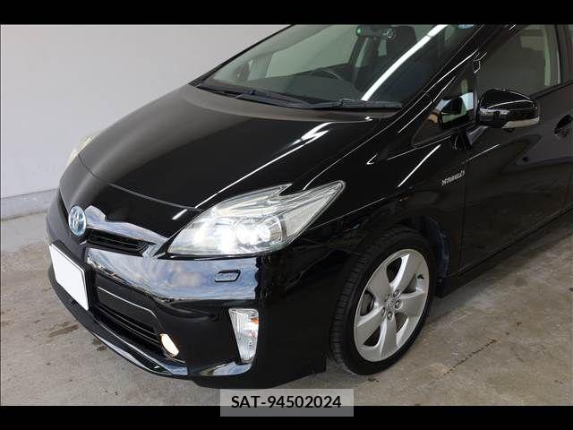 Toyota PRIUS 2013-02 7980672-12