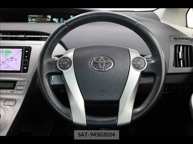 Toyota PRIUS 2013-02 7980672-14