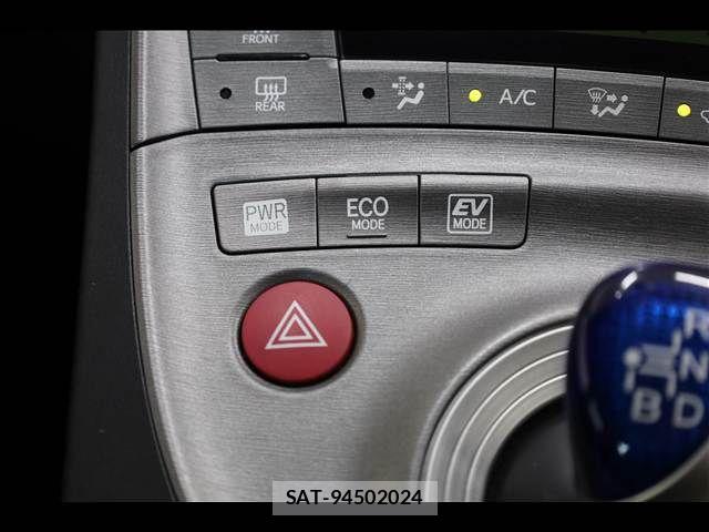 Toyota PRIUS 2013-02 7980672-15