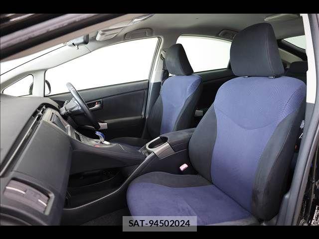 Toyota PRIUS 2013-02 7980672-16