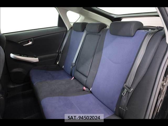 Toyota PRIUS 2013-02 7980672-17