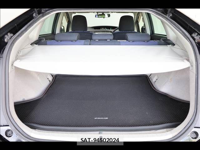 Toyota PRIUS 2013-02 7980672-18