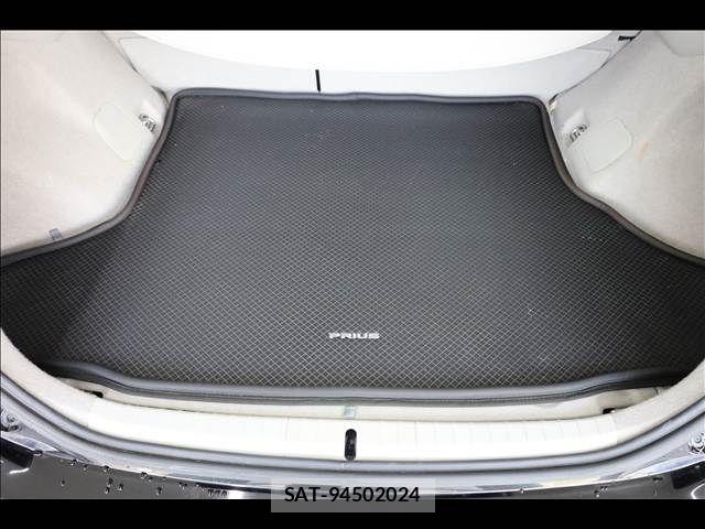 Toyota PRIUS 2013-02 7980672-19