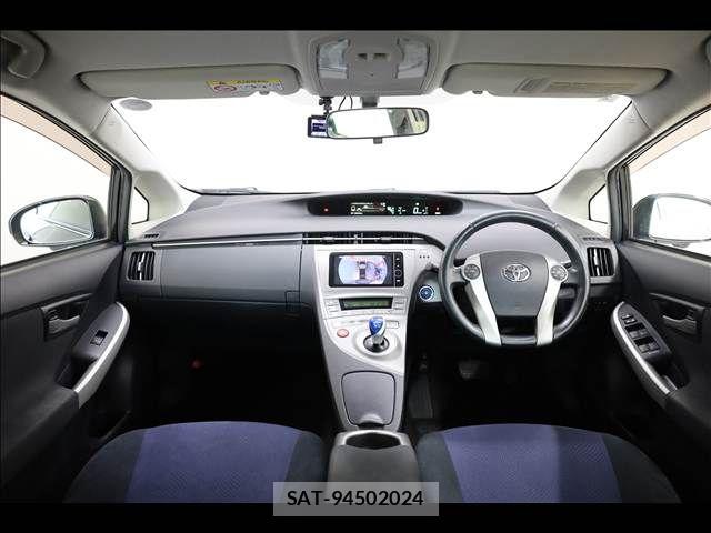 Toyota PRIUS 2013-02 7980672-2