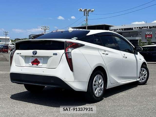 Toyota PRIUS 2018-03 7980633-2