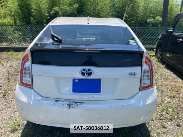 Toyota PRIUS 2013-08 7980686-10