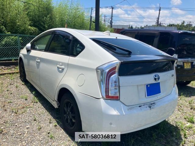 Toyota PRIUS 2013-08 7980686-12