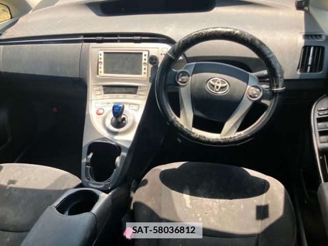 Toyota PRIUS 2013-08 7980686-17