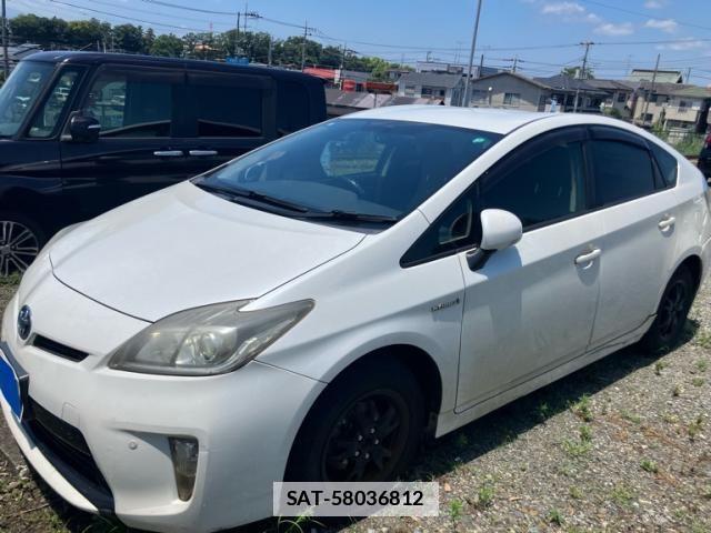 Toyota PRIUS 2013-08 7980686-1