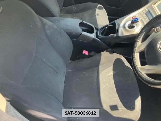Toyota PRIUS 2013-08 7980686-20