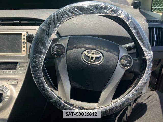 Toyota PRIUS 2013-08 7980686-21