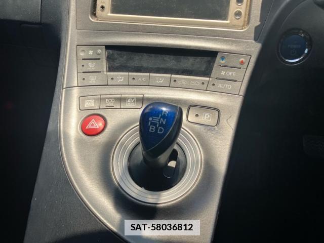 Toyota PRIUS 2013-08 7980686-23