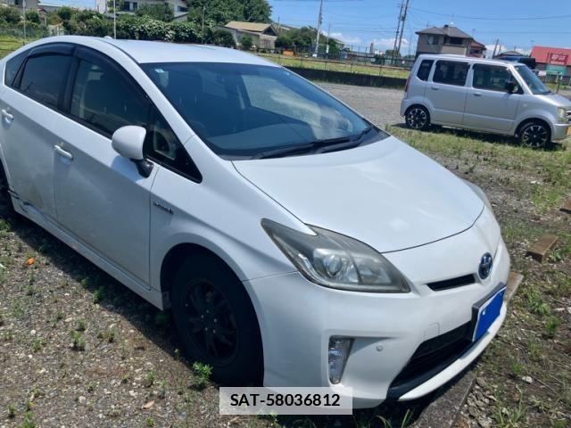 Toyota PRIUS 2013-08 7980686-2