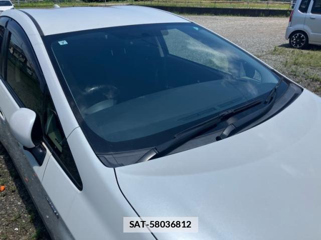Toyota PRIUS 2013-08 7980686-4