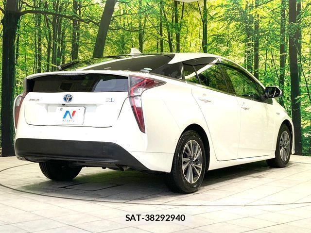 Toyota PRIUS 2017-09 7980646-16