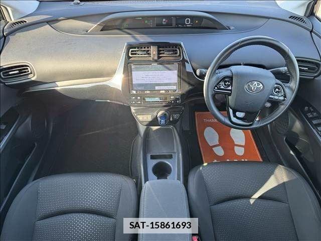 Toyota PRIUS 2019-06 7980627-1