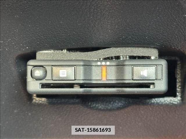 Toyota PRIUS 2019-06 7980627-28