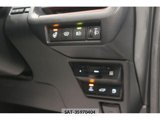 Toyota PRIUS 2023-06 7980608-16