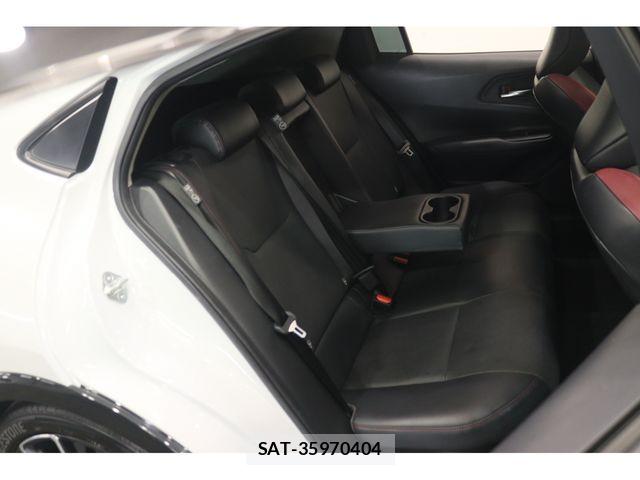 Toyota PRIUS 2023-06 7980608-21