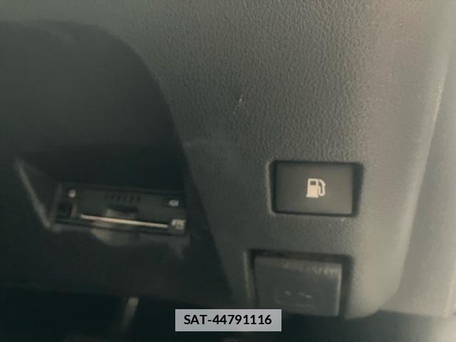 Toyota PRIUS 2020-03 7980653-11