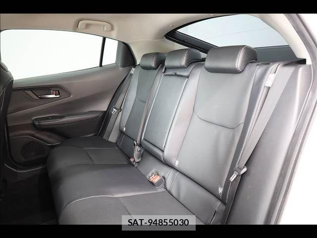 Toyota PRIUS 2023-03 7980617-18