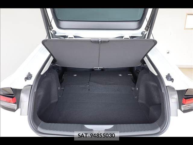 Toyota PRIUS 2023-03 7980617-19