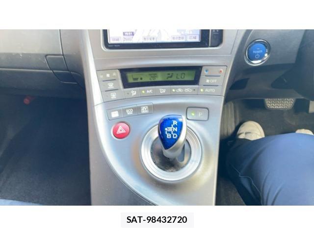 Toyota PRIUS 2012-07 7980693-11