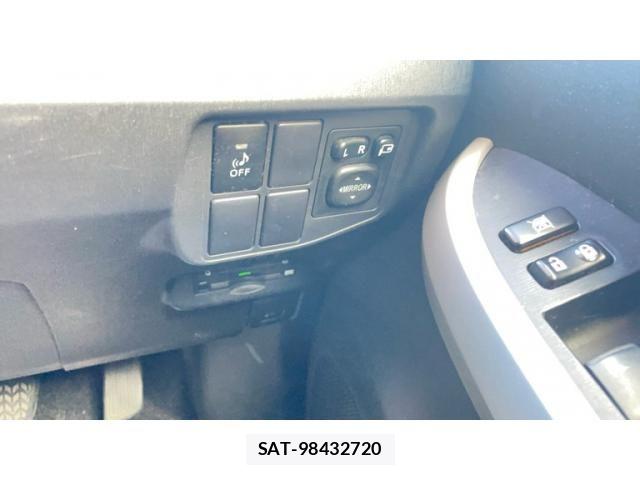 Toyota PRIUS 2012-07 7980693-12