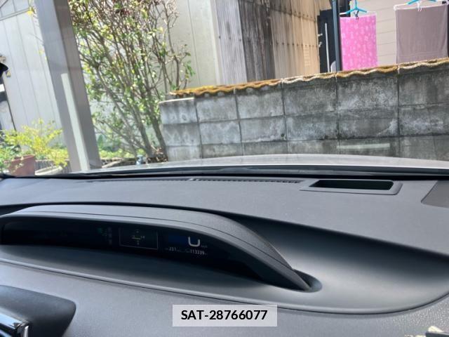 Toyota PRIUS 2016-04 7980658-20