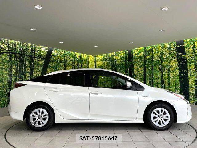 Toyota PRIUS 2017-06 7980643-16