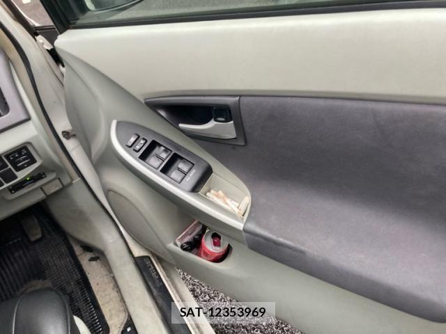 Toyota PRIUS 2009-12 7980696-15