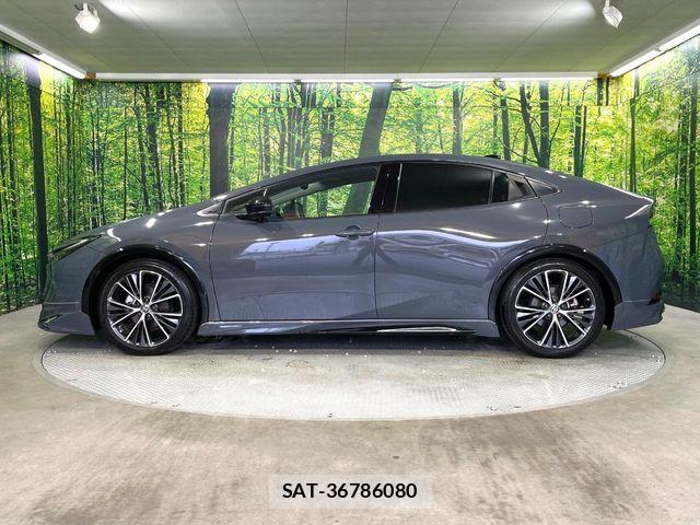 Toyota PRIUS 2023-03 7980615-17