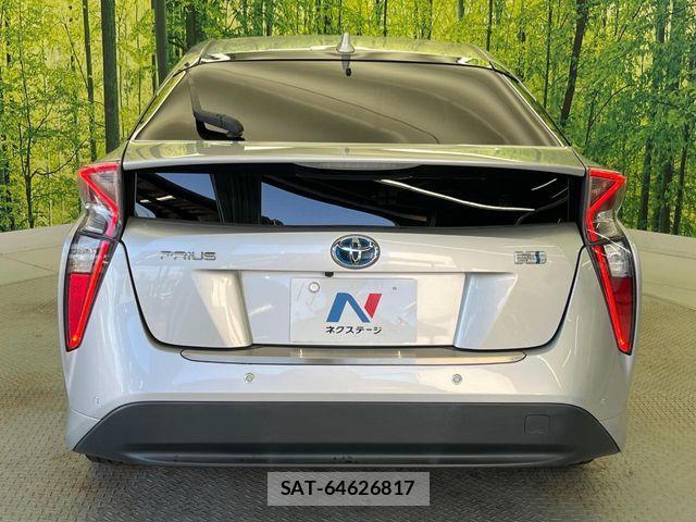 Toyota PRIUS 2017-08 7980644-15