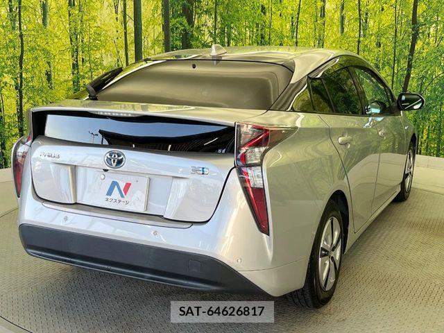 Toyota PRIUS 2017-08 7980644-17