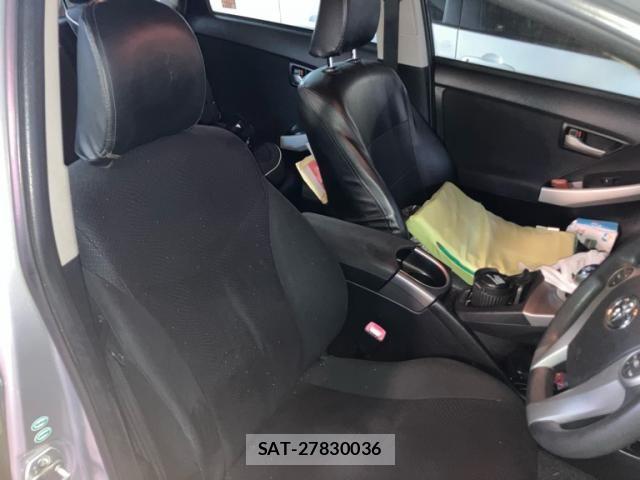 Toyota PRIUS 2013-08 7980689-16