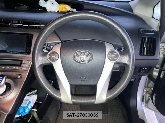 Toyota PRIUS 2013-08 7980689-17