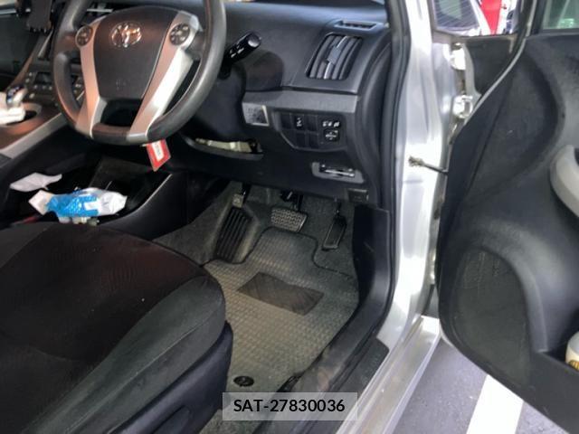 Toyota PRIUS 2013-08 7980689-18