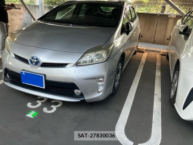 Toyota PRIUS 2013-08 7980689-1