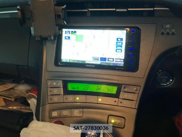 Toyota PRIUS 2013-08 7980689-21