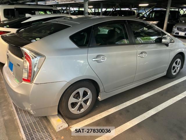 Toyota PRIUS 2013-08 7980689-4