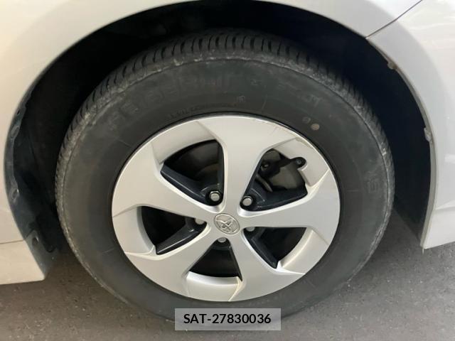Toyota PRIUS 2013-08 7980689-6