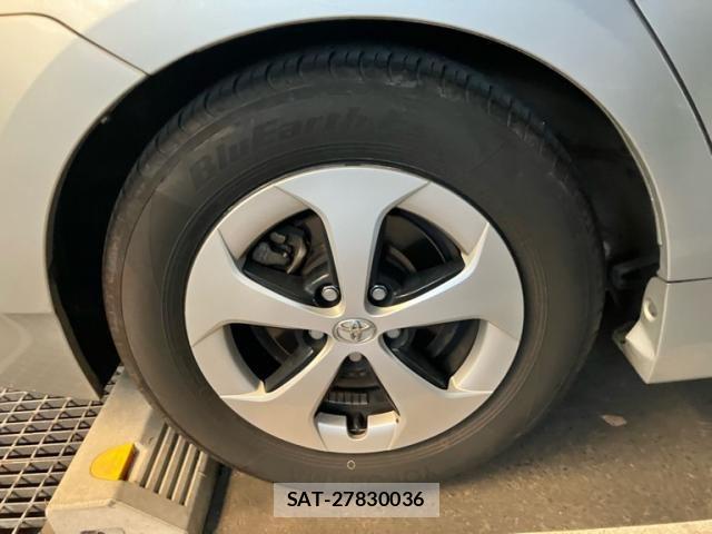 Toyota PRIUS 2013-08 7980689-7