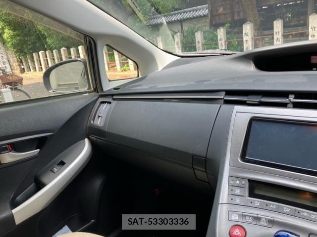 Toyota PRIUS 2013-03 7980685-21
