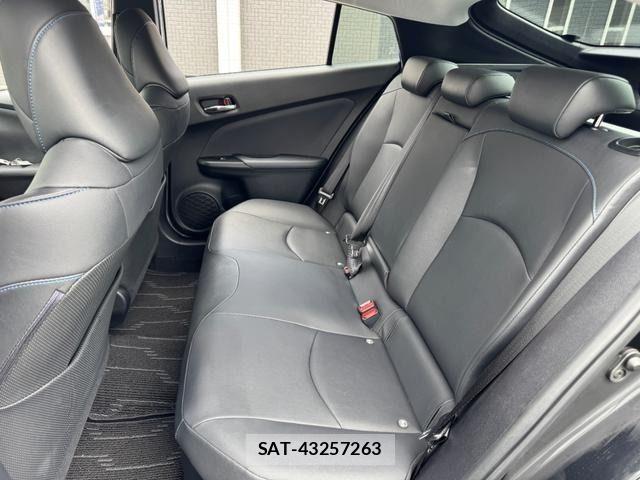 Toyota PRIUS 2016-01 7980631-11