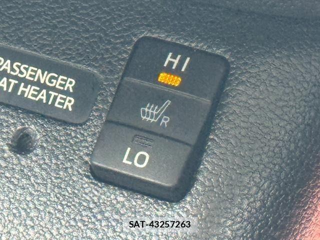 Toyota PRIUS 2016-01 7980631-25