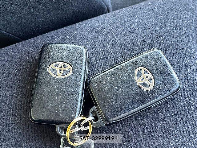 Toyota PRIUS 2015-01 7980650-11