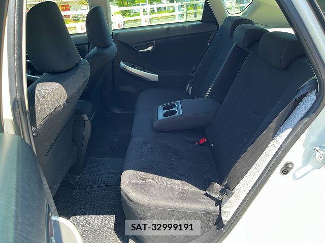Toyota PRIUS 2015-01 7980650-12