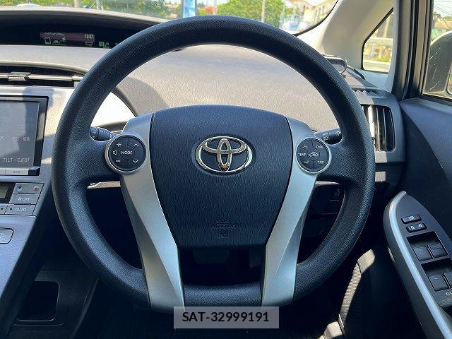 Toyota PRIUS 2015-01 7980650-13