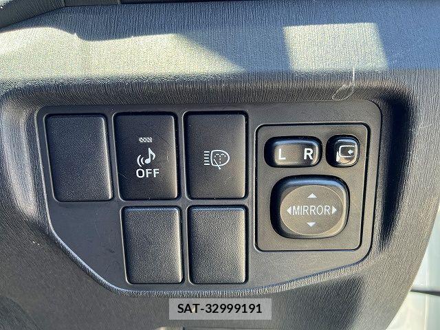 Toyota PRIUS 2015-01 7980650-15